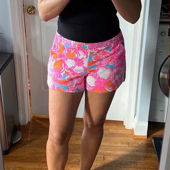 Lilly Pulitzer Pants - Lilly Pulitzer Shorts in Feeling Tanked